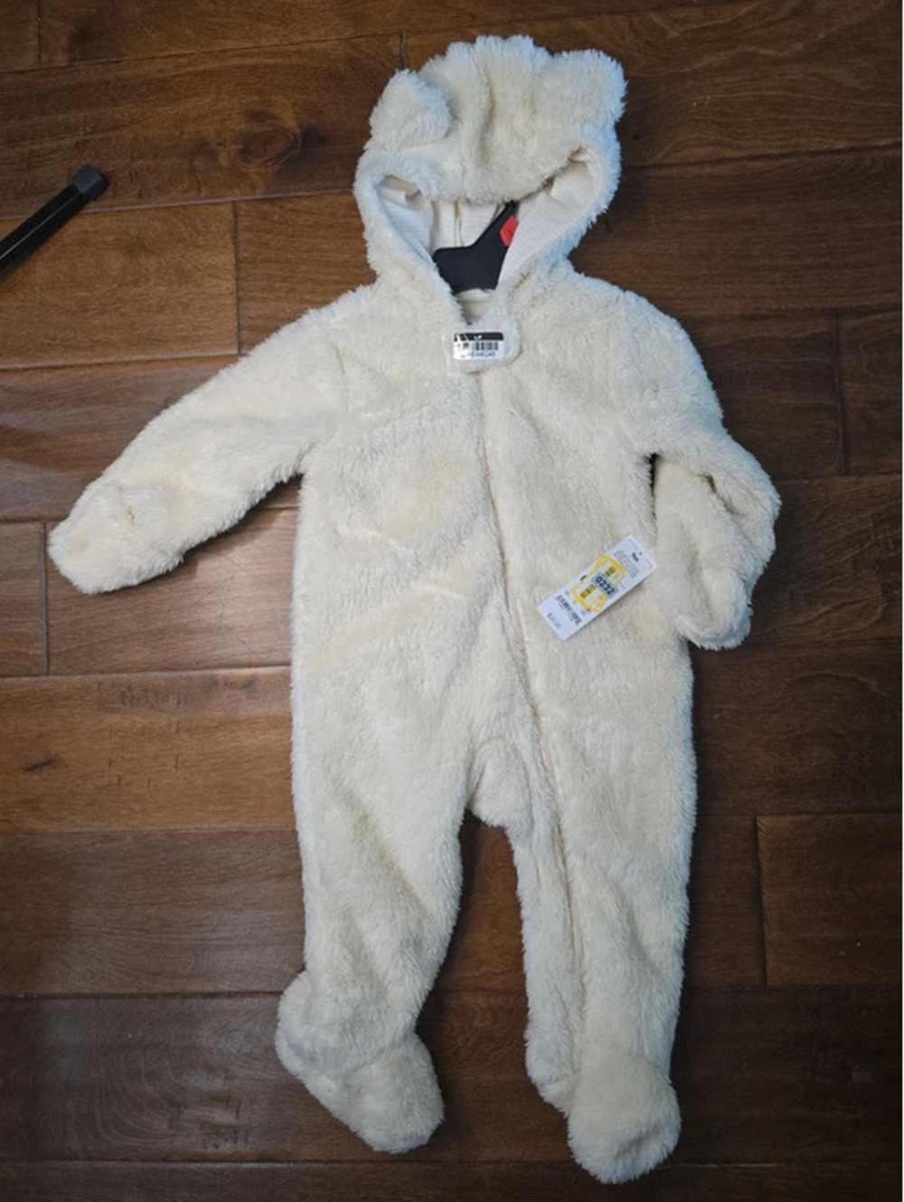 9m brand new baby snowsuit from carter's item. 232G2